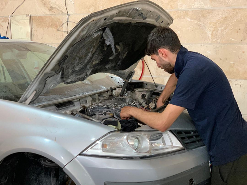 تاسیسات و امکانات در یک مجتمع خدماتی و رفاهی بینراهی